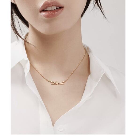 Tiff Knot Necklace rose gold color - Picture 4 of 4